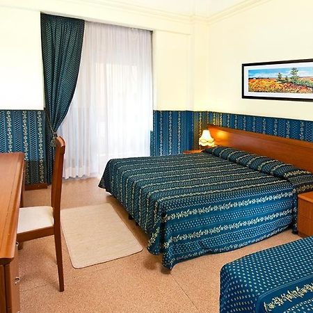 Hotel Napoleon Cattolica Luaran gambar
