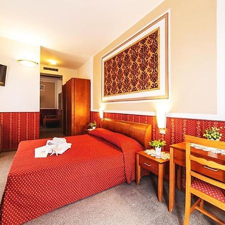 Hotel Napoleon Cattolica Luaran gambar