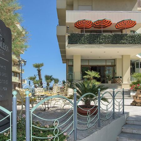 Hotel Napoleon Cattolica Luaran gambar