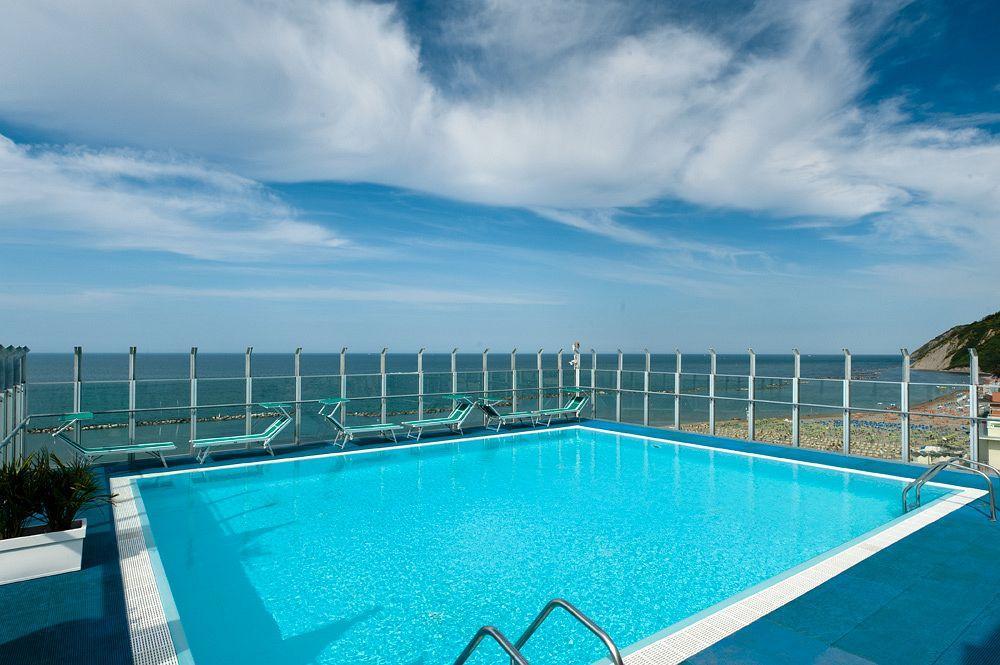 Hotel Napoleon Cattolica Luaran gambar
