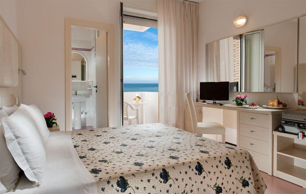 Hotel Napoleon Cattolica Luaran gambar