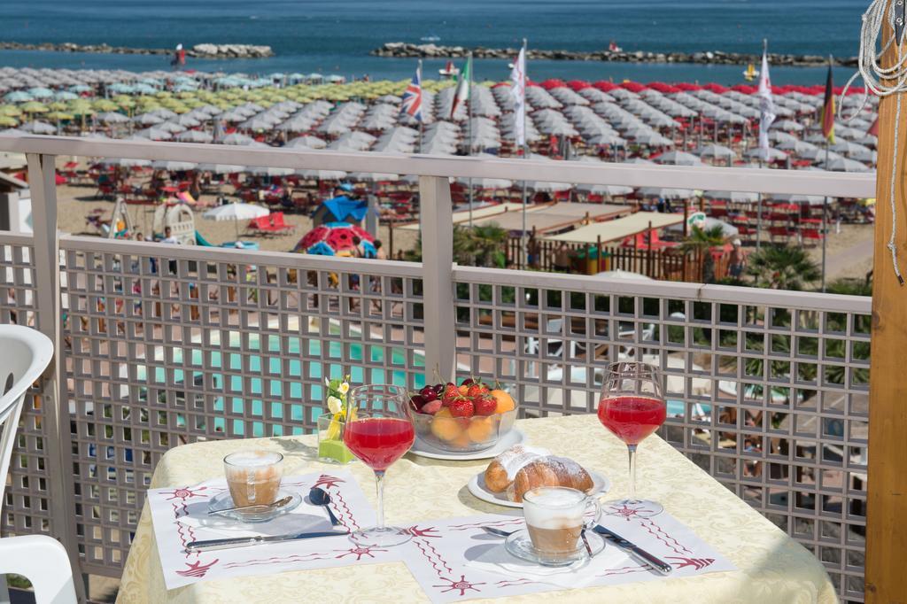 Hotel Napoleon Cattolica Luaran gambar