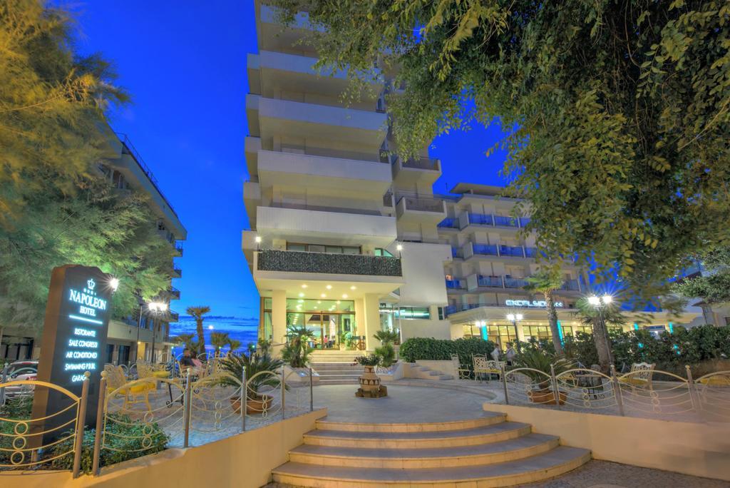 Hotel Napoleon Cattolica Luaran gambar