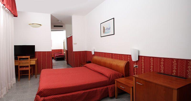 Hotel Napoleon Cattolica Luaran gambar